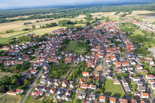 Vue aérienne de De l'ouest à le quartier Geinsheim in Neustadt an der Weinstraße dans le département Rhénanie-Palatinat, Allemagne