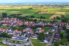 Vue aérienne de École canine Red Bone à le quartier Duttweiler in Neustadt an der Weinstraße dans le département Rhénanie-Palatinat, Allemagne