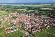 Champs agricoles et terres agricoles à Venningen dans le département Rhénanie-Palatinat, Allemagne d'en haut
