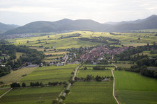 Quartier Heuchelheim in Heuchelheim-Klingen dans le département Rhénanie-Palatinat, Allemagne d'un drone