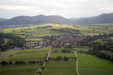 Quartier Heuchelheim in Heuchelheim-Klingen dans le département Rhénanie-Palatinat, Allemagne vu d'un drone
