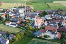 Vue aérienne de Église paroissiale Saint-Martin Oberpöring à Oberpöring dans le département Bavière, Allemagne