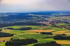 Vue aérienne de Vue de la ville depuis le nord à le quartier Zellhub in Eggenfelden dans le département Bavière, Allemagne
