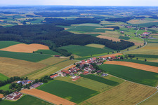 Vue aérienne de Vue d'ensemble du village depuis le nord à le quartier Dietring in Rimbach dans le département Bavière, Allemagne