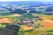 Vue aérienne de Vue d'ensemble du village depuis le sud-est à le quartier Rattenbach in Rimbach dans le département Bavière, Allemagne