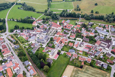 Vue aérienne de Zone de peuplement à Marklkofen dans le département Bavière, Allemagne