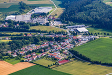 Vue aérienne de Quartier Unterhollerau in Moosthenning dans le département Bavière, Allemagne
