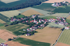 Vue aérienne de Quartier Pramersbuch in Mengkofen dans le département Bavière, Allemagne