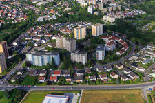 Vue aérienne de 8 immeubles résidentiels de grande hauteur sur la Frankfurter Straße à Heppenheim dans le département Hesse, Allemagne