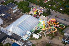 Vue aérienne de Toboggan aquatique géant à Miramar à le quartier Lützelsachsen in Weinheim dans le département Bade-Wurtemberg, Allemagne
