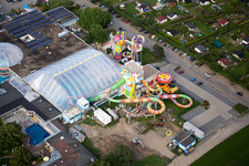 Photographie aérienne de Toboggan aquatique géant à Miramar à le quartier Lützelsachsen in Weinheim dans le département Bade-Wurtemberg, Allemagne