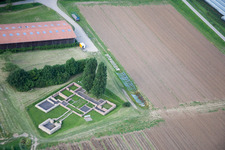 Vue aérienne de Domaine romain Villa Rustika à le quartier Großsachsen in Hirschberg an der Bergstraße dans le département Bade-Wurtemberg, Allemagne