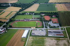 Vue aérienne de Terrains de sport de FV 1922 Leutershausen eV à le quartier Leutershausen in Hirschberg an der Bergstraße dans le département Bade-Wurtemberg, Allemagne