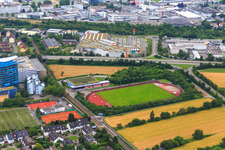 Vue aérienne de Centre sportif à l'ouest du club de gymnastique et de sport 1887 Heidelberg – Wieblingen eV avec le club de boxe PKT Heidelberg à côté de l'université SRH à le quartier Wieblingen in Heidelberg dans le département Bade-Wurtemberg, Allemagne