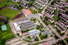 Bâtiment d'hébergement pour réfugiés et demandeurs d'asile, centre d'accueil initial du Land de Bade-Wurtemberg dans le district de Patrick-Henry-Village à le quartier Patrick Henry Village in Heidelberg dans le département Bade-Wurtemberg, Allemagne d'en haut