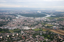 Vue aérienne de Quartier Mundenheim in Ludwigshafen am Rhein dans le département Rhénanie-Palatinat, Allemagne