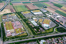 Vue aérienne de Bâtiment et parking de la quincaillerie BAUHAUS Ludwigshafen et Roller Möbel - Ludwigshafen (Oggersheim) à le quartier Oggersheim in Ludwigshafen am Rhein dans le département Rhénanie-Palatinat, Allemagne