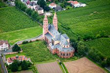 Vue aérienne de Complexe de bâtiments du monastère Liebfrauenstift à Worms dans le département Rhénanie-Palatinat, Allemagne