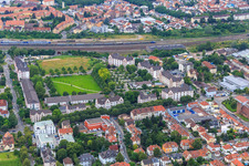 Vue aérienne de Prinz-Carl-Anlage à le quartier Neuhausen in Worms dans le département Rhénanie-Palatinat, Allemagne