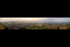 Vue aérienne de Panorama à le quartier Hofheim in Lampertheim dans le département Hesse, Allemagne