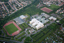 Vue aérienne de École Kar-Hoffmann à le quartier Neuhausen in Worms dans le département Rhénanie-Palatinat, Allemagne