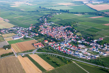 Vue aérienne de Champs agricoles et surfaces utilisables à Hohen-Sülzen dans le département Rhénanie-Palatinat, Allemagne