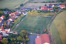 Vue aérienne de Terrain de sport à Kerzenheim dans le département Rhénanie-Palatinat, Allemagne