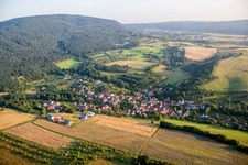 Vue aérienne de Champs agricoles et surfaces utilisables à Jakobsweiler dans le département Rhénanie-Palatinat, Allemagne