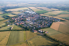 Vue aérienne de Champs agricoles et surfaces utilisables à Erbes-Büdesheim dans le département Rhénanie-Palatinat, Allemagne