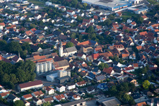 Vue aérienne de Marché à Erbes-Büdesheim dans le département Rhénanie-Palatinat, Allemagne