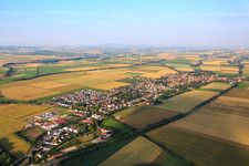 Undenheim dans le département Rhénanie-Palatinat, Allemagne hors des airs