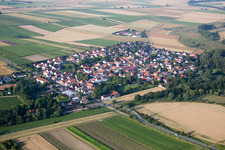 Vue aérienne de Champs agricoles et surfaces utilisables/Hesse rhénane à Friesenheim dans le département Rhénanie-Palatinat, Allemagne