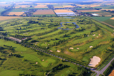 Domaine de golf Gernsheim - Hof Gräbenbruch à le quartier Allmendfeld in Gernsheim dans le département Hesse, Allemagne d'en haut