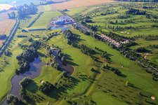 Golf Resort Gernsheim - GOLF absolu - Hof Gräbenbruch à le quartier Allmendfeld in Gernsheim dans le département Hesse, Allemagne vue d'en haut