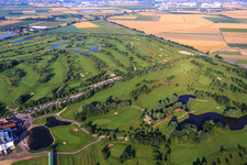 Vue oblique de Allmendfeld, Gernsheim Golf Resort - Hof Gräbenbruch à le quartier Crumstadt in Riedstadt dans le département Hesse, Allemagne