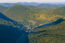 Vue aérienne de Nothweiler dans le département Rhénanie-Palatinat, Allemagne