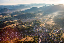 Quartier Gossersweiler in Gossersweiler-Stein dans le département Rhénanie-Palatinat, Allemagne d'en haut