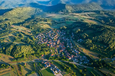Vue aérienne de Völkersweiler dans le département Rhénanie-Palatinat, Allemagne