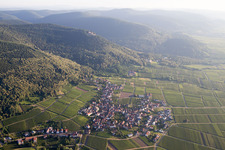 Vue aérienne de Du sud à Weyher in der Pfalz dans le département Rhénanie-Palatinat, Allemagne