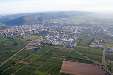 Vue oblique de Neustadt an der Weinstraße dans le département Rhénanie-Palatinat, Allemagne