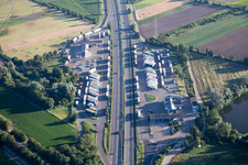 Vue aérienne de Aire d'autoroute sur l'axe de circulation et les directions du BAB 61 à le quartier Dannstadt in Dannstadt-Schauernheim dans le département Rhénanie-Palatinat, Allemagne