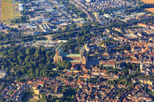 Vue oblique de Cathédrale à Speyer dans le département Rhénanie-Palatinat, Allemagne