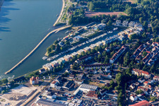 Vue aérienne de Lotissement résidentiel sur les rives de l'ancien bassin portuaire de la Hafenstrasse du Rhin en face de Sea-Live à Speyer dans le département Rhénanie-Palatinat, Allemagne