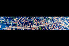 Vue aérienne de Perspective panoramique du tracé des rues de la célèbre promenade et rue commerçante Maximilianstrasse, de la cathédrale à l'Altpörtel à Speyer dans le département Rhénanie-Palatinat, Allemagne