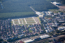 Vue aérienne de Nouvelle zone de développement Käthe-Kollwitz-Ring à le quartier Neudorf in Graben-Neudorf dans le département Bade-Wurtemberg, Allemagne