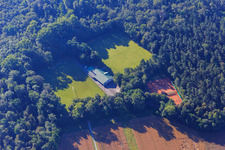 Vue aérienne de Terrain de sport du SV Staffort et du Tennis Club Staffort à le quartier Staffort in Stutensee dans le département Bade-Wurtemberg, Allemagne