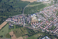 Vue aérienne de Au sud avec la rue Knodel à le quartier Eggenstein in Eggenstein-Leopoldshafen dans le département Bade-Wurtemberg, Allemagne