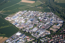 Vue aérienne de Zone industrielle Industriestr à le quartier Eggenstein in Eggenstein-Leopoldshafen dans le département Bade-Wurtemberg, Allemagne