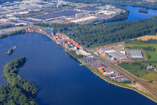 Vue aérienne de Zone industrielle d'Oberwald, port rhénan de Wörth à le quartier Maximiliansau in Wörth am Rhein dans le département Rhénanie-Palatinat, Allemagne