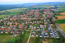 Nouvelle zone de développement Im Holderbusch à Minfeld dans le département Rhénanie-Palatinat, Allemagne hors des airs
